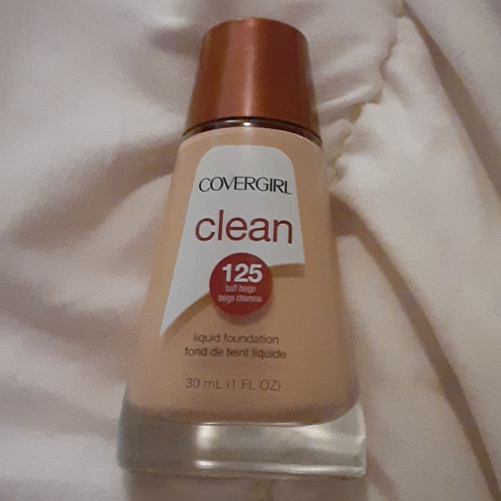 Covergirl Clean liquid foundation 125 buff beige